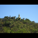 Eine der in Laos – verglichen mit Thailand – seltenen Buddhastatuen